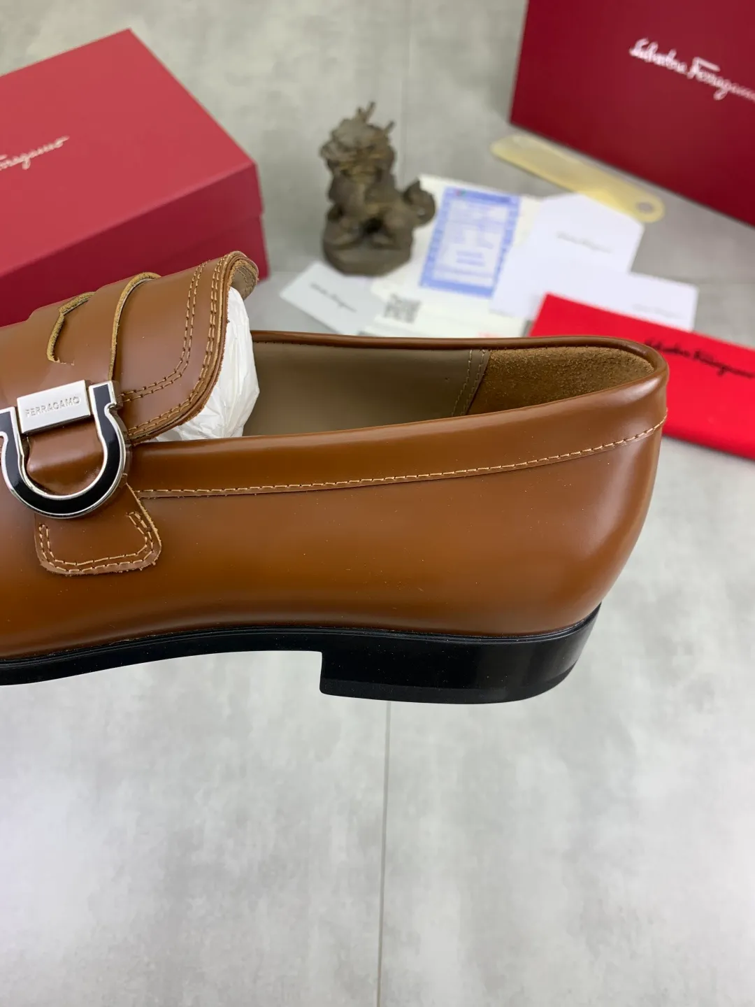Men's men's shoes 💰P600💰[New model] High quality water-dyed cowhide 🆘[Salvatore Ferragamo] Ferragamo's latest casual business leather shoes for men! Listed simultaneously! The fabric is made of specially imported original calfskin, and the interior is made of imported water-dyed cowhide. It is absolutely luxurious and leads the fashion trend. Matching code: 38-44 (45 and 46 can be customized) 5️⃣ colors available